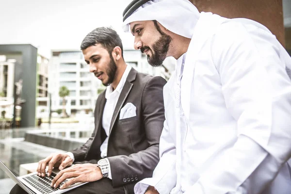 Arabskich biznesmenów w Dubaju — Zdjęcie stockowe