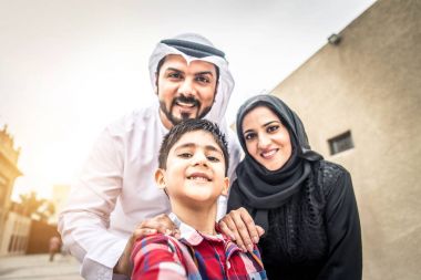 Aile ile çocuk oyun