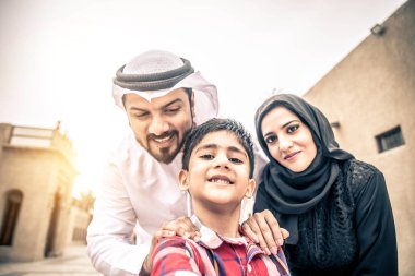 Aile ile çocuk oyun