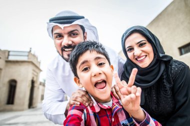 Aile ile çocuk oyun