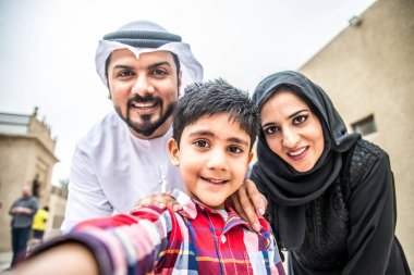 Aile ile çocuk oyun