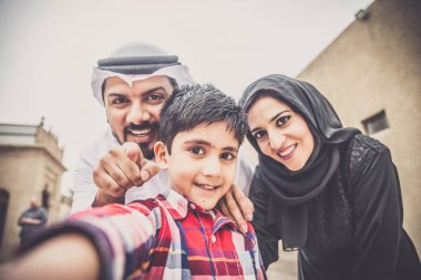 Aile ile çocuk oyun