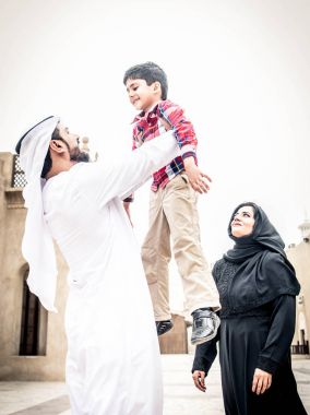 Aile ile çocuk oyun