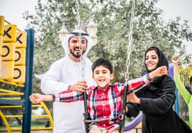 Aile ile çocuk oyun