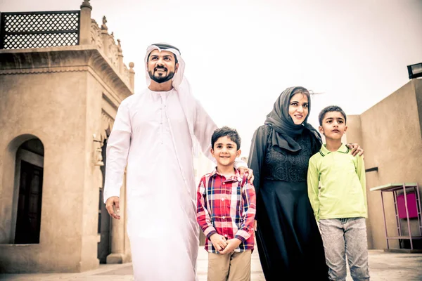 행복 한 아랍어 가족 — 스톡 사진
