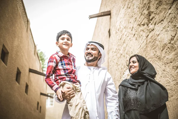 Aile ile çocuk oyun