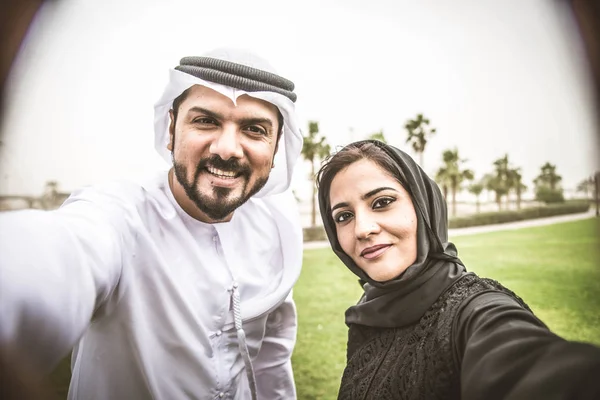Pasangan Arab berkencan — Stok Foto