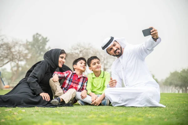 Happy arabic family — Stock Photo, Image