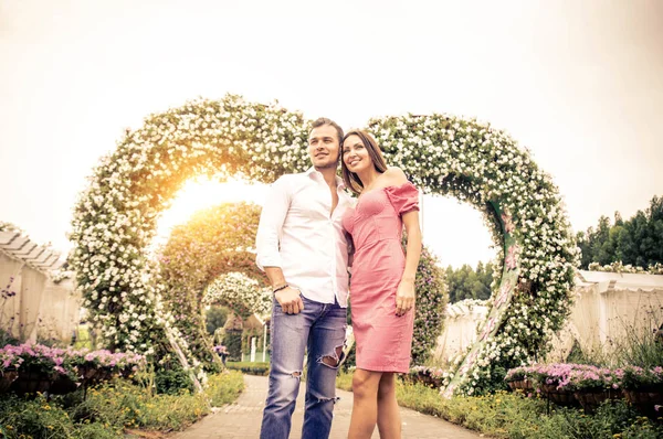 Hermosa pareja enamorada — Foto de Stock