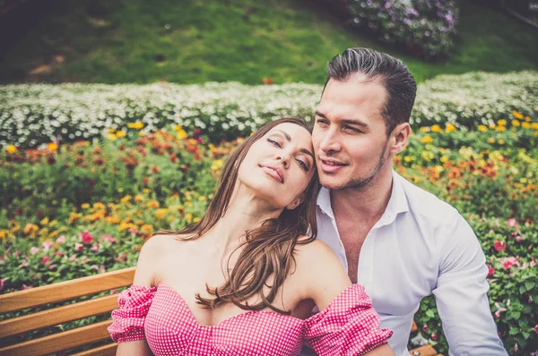 Beautiful couple in love — Stock Photo, Image