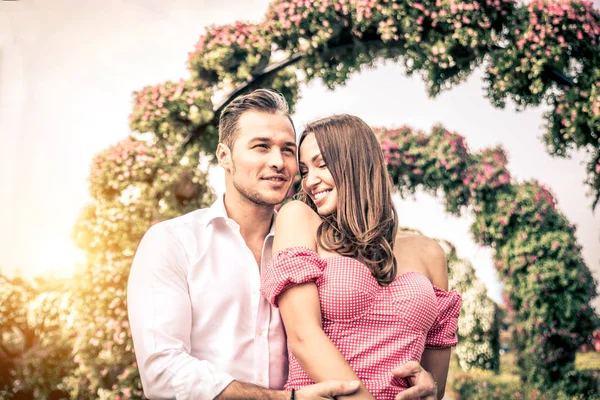 Schönes verliebtes Paar — Stockfoto