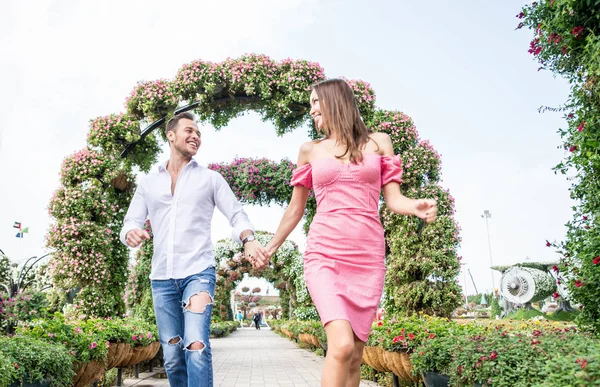 Hermosa pareja enamorada — Foto de Stock