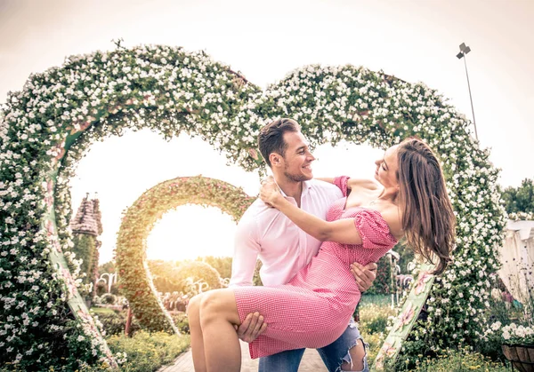 Hermosa pareja enamorada — Foto de Stock