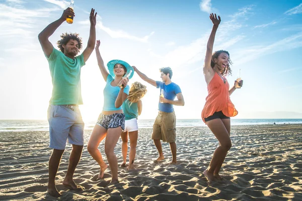 plajda parti arkadaşları