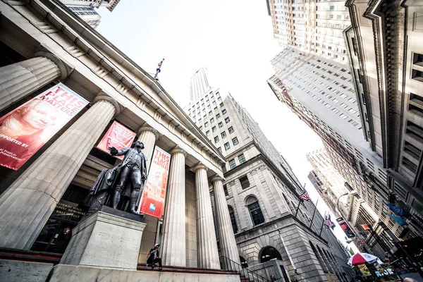 New York City-17 września 2016. Federal Hall National Memorial na ścianie Stree w Manhattan, New York City. Wymiany budynek powstał w 1903 roku. — Zdjęcie stockowe