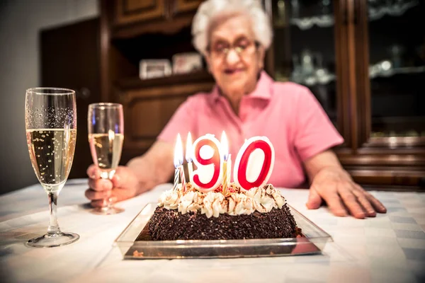 Celebración de cumpleaños de abuela — Foto de Stock