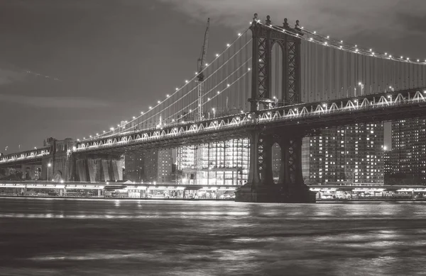 Manhattan bridge at night with black and white tone — Stock Photo, Image