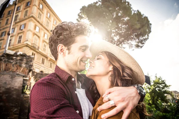 Pareja de turistas de vacaciones en Roma — Foto de Stock