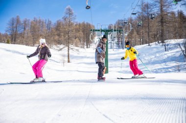 Arkadaşlar kış tatil günleri
