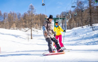 Arkadaşlar kış tatil günleri