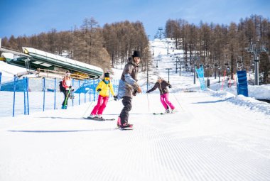 Arkadaşlar kış tatil günleri