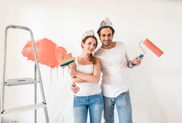 Paar zieht in neues Haus — Stockfoto