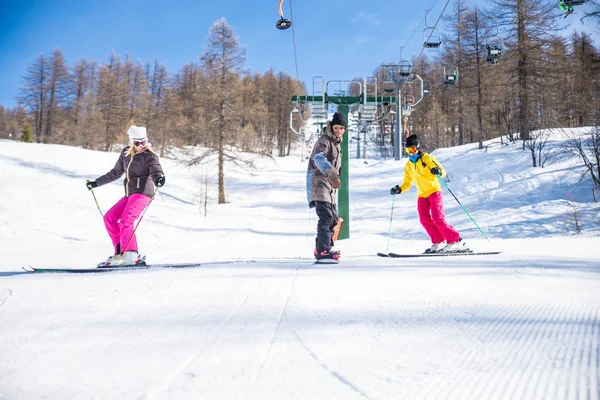Arkadaşlar kış tatil günleri