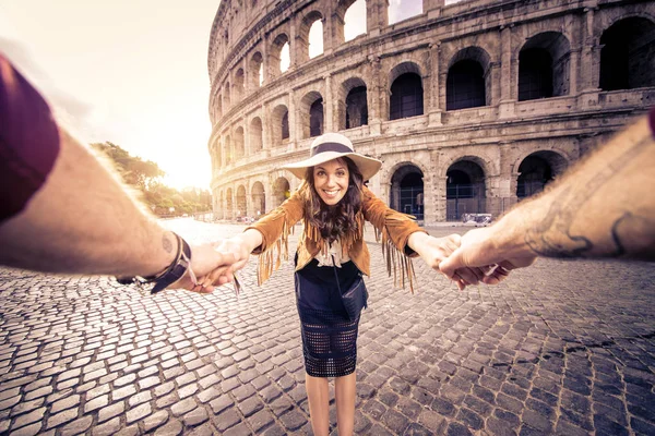 Couple au Colisée, Rome — Photo