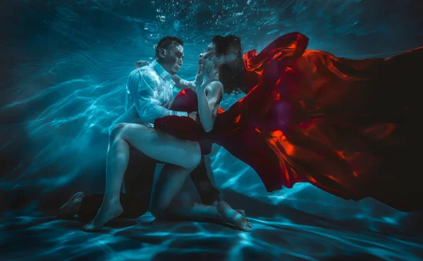 Çift rüya gibi durum su altında