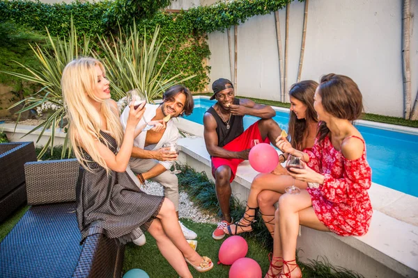 arkadaşının partisi