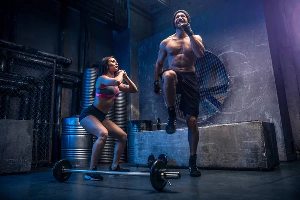 Couple training in a gym — Stock Photo, Image