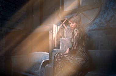 Güzel kadın evinde poz