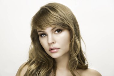 Güzel kadın evinde poz