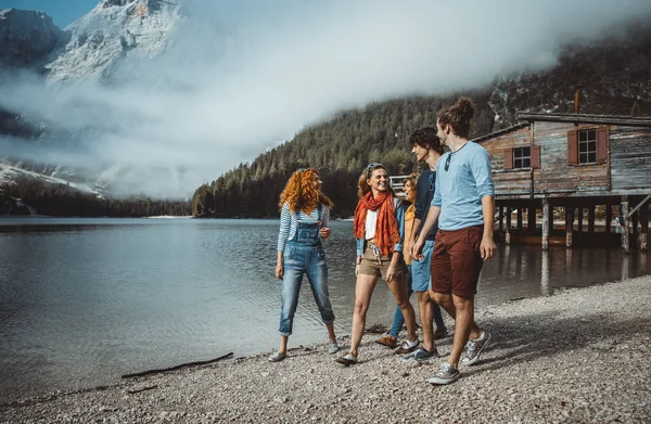 Amigos de excursión — Foto de Stock