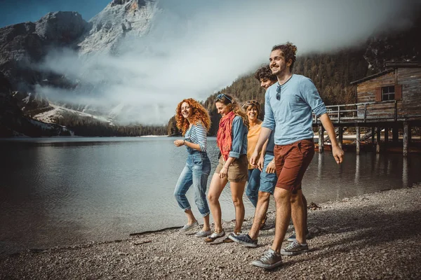 Friends on excursion — Stock Photo, Image
