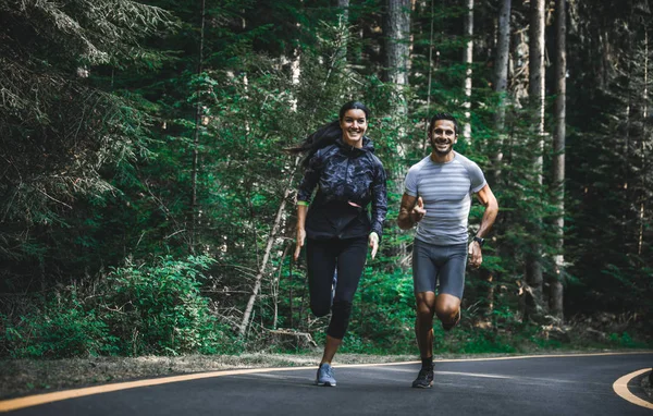 Couple running outdoors Royalty Free Stock Photos