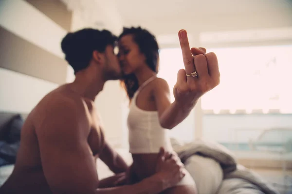 Joven pareja estilo de vida momentos en casa — Foto de Stock