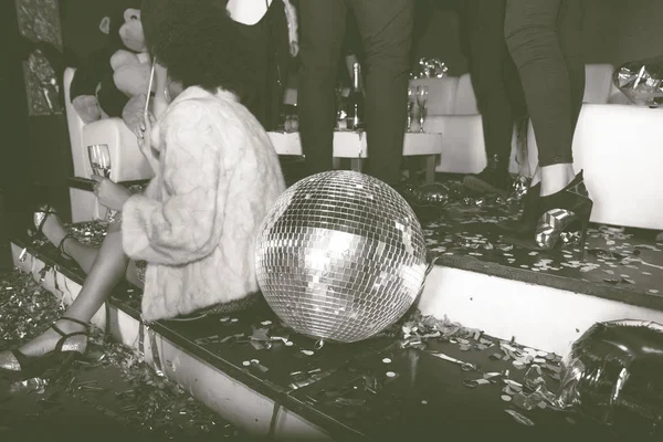 Pessoas da festa comemorando no clube — Fotografia de Stock