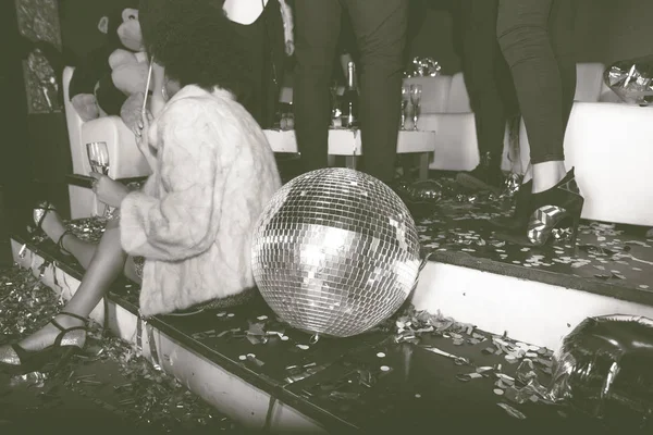 Fêtes célébrant dans le club — Photo