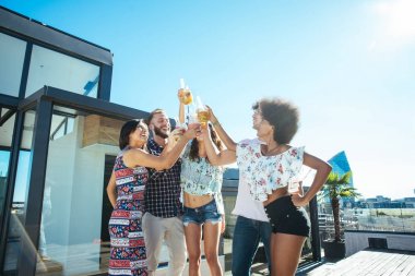 Bir çatıda parti arkadaşları