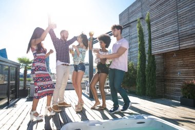 Bir çatıda parti arkadaşları