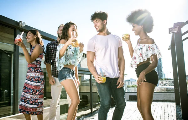 Friends partying on a rooftop — Stock Photo, Image