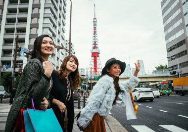 Grup Japon kadın Tokyo'da, vakit alışveriş yapma 