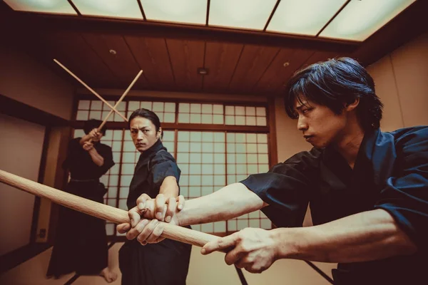 Samurai training in a traditional dojo, in Tokyo — Stock Photo, Image
