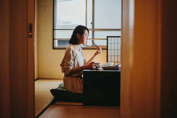 Bella donna giapponese, momenti di vita — Foto Stock