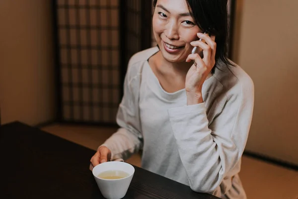 सुंदर जपानी स्त्री, जीवनशैली क्षण — स्टॉक फोटो, इमेज