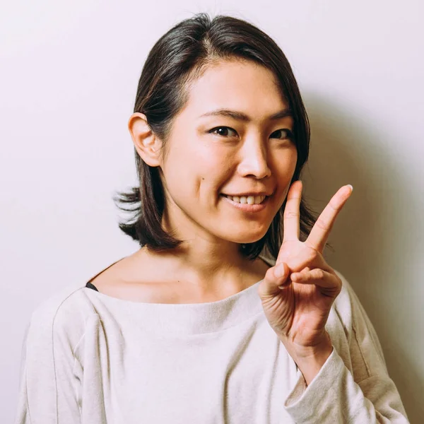Beautiful japanese woman, lifestyle moments — Stock Photo, Image