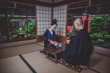 Üst düzey Çift yaşam tarzı anlarda bir geleneksel Japon ev