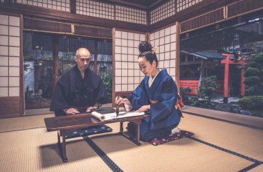 Üst düzey Çift yaşam tarzı anlarda bir geleneksel Japon ev