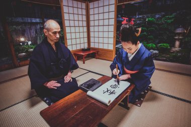 Üst düzey Çift yaşam tarzı anlarda bir geleneksel Japon ev